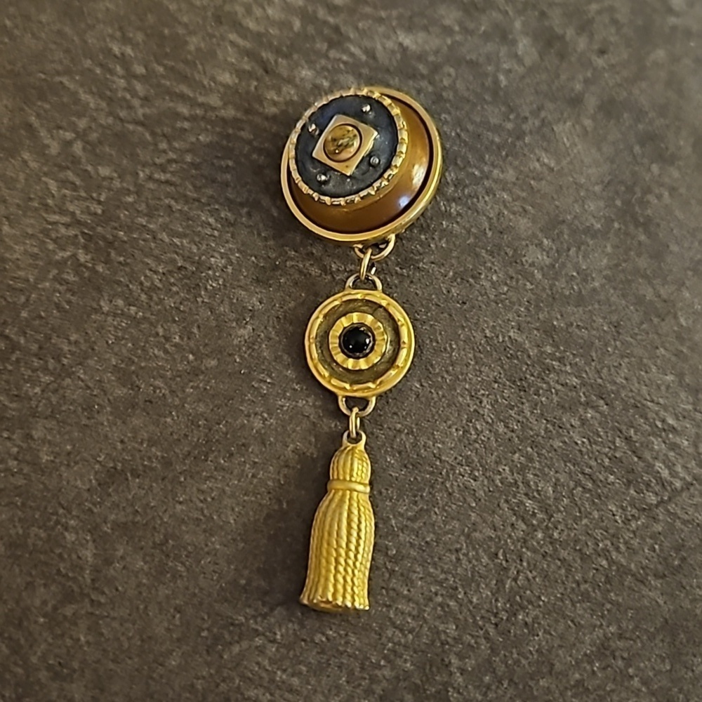 VTG 1980s Mismatched Etruscan Style Egyptian Revival Clip-on Earrings - Picture 2 of 6